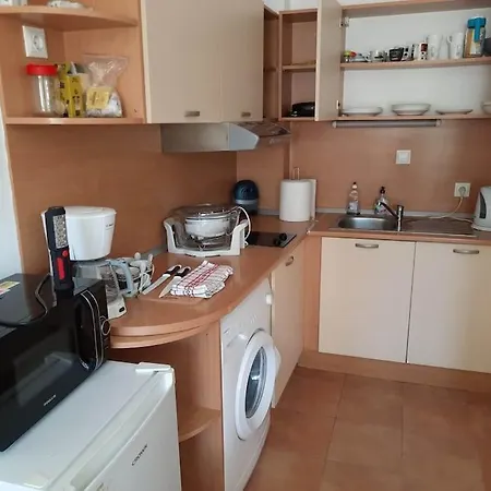 Central, 1 Bed Apt, 3* Yassen Apartman Napospart