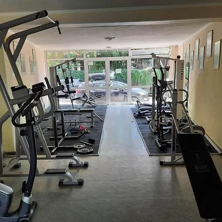 Central, 1 Bed Apt, 3* Yassen شقة *