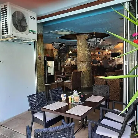 Central, 1 Bed Apt, 3* Yassen Apartament