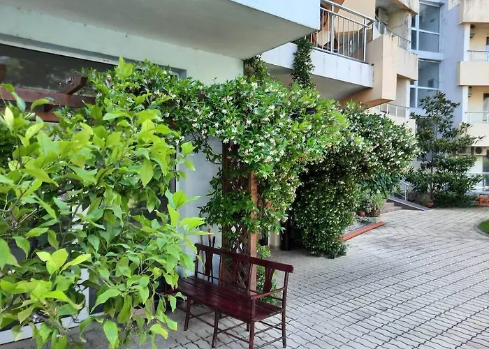 Central, 1 Bed Apt, 3* Yassen Appartement