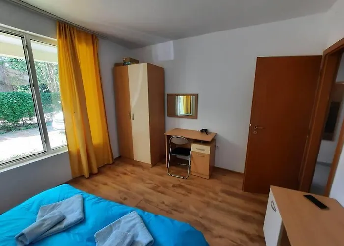 Central, 1 Bed Apt, 3* Yassen Appartamento